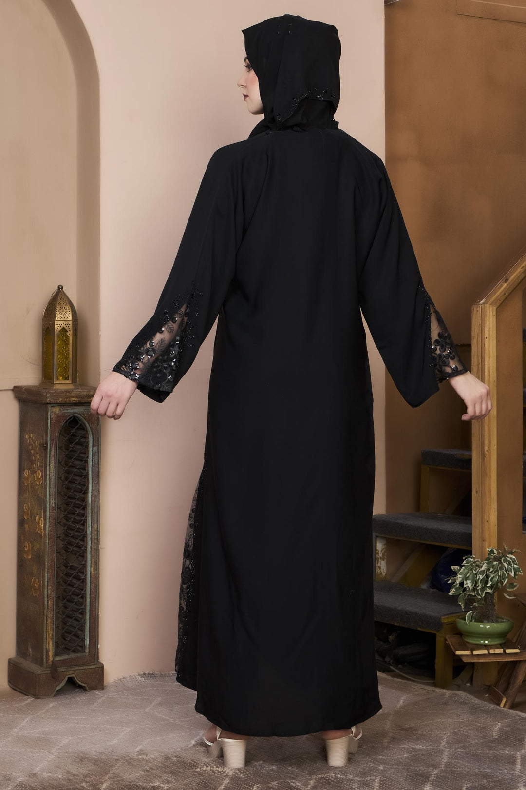 Noir Lace Abaya