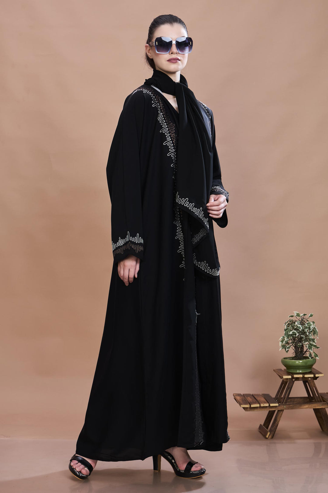 Black Wave-Line Abaya