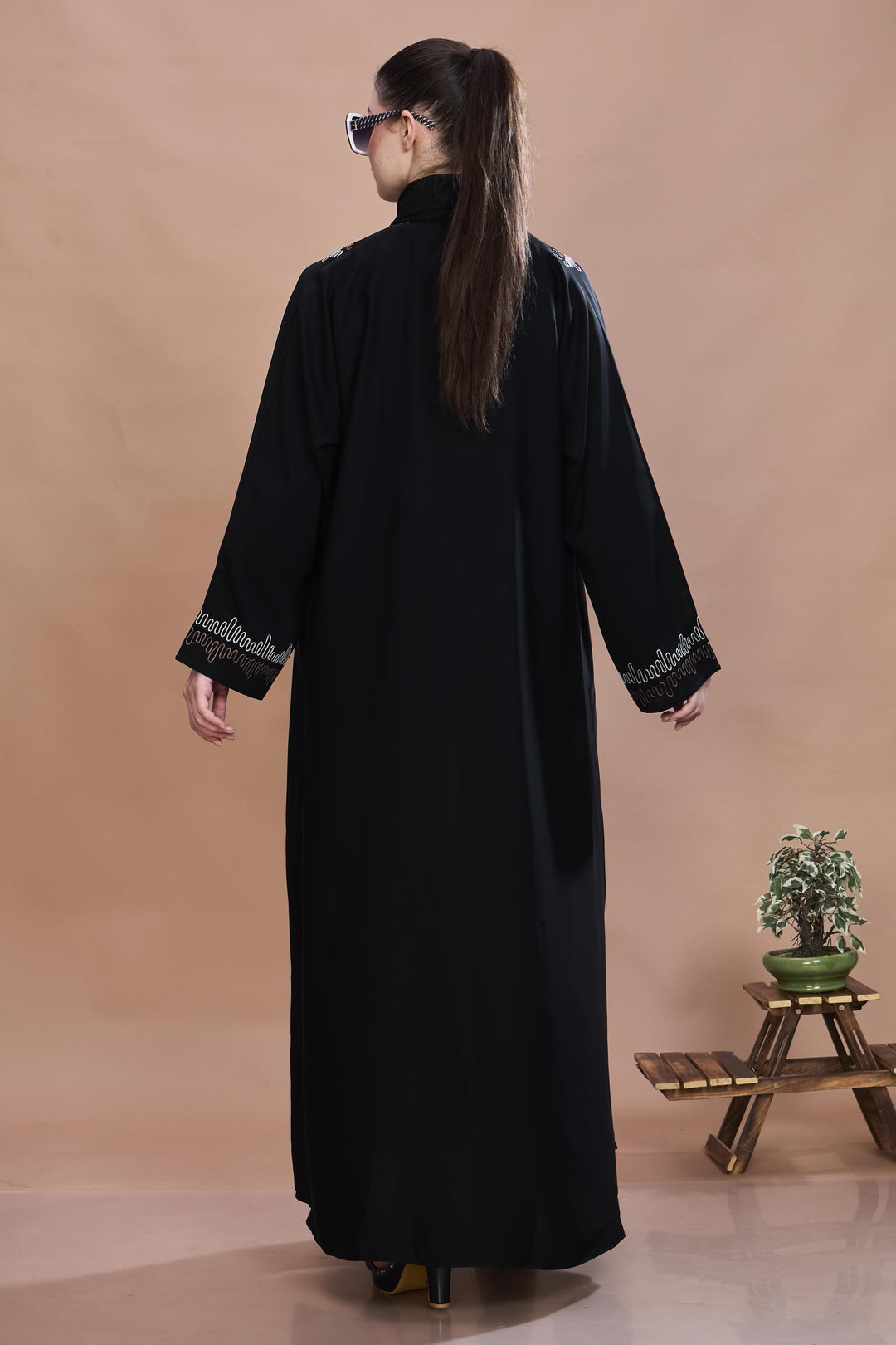 Black Wave-Line Abaya